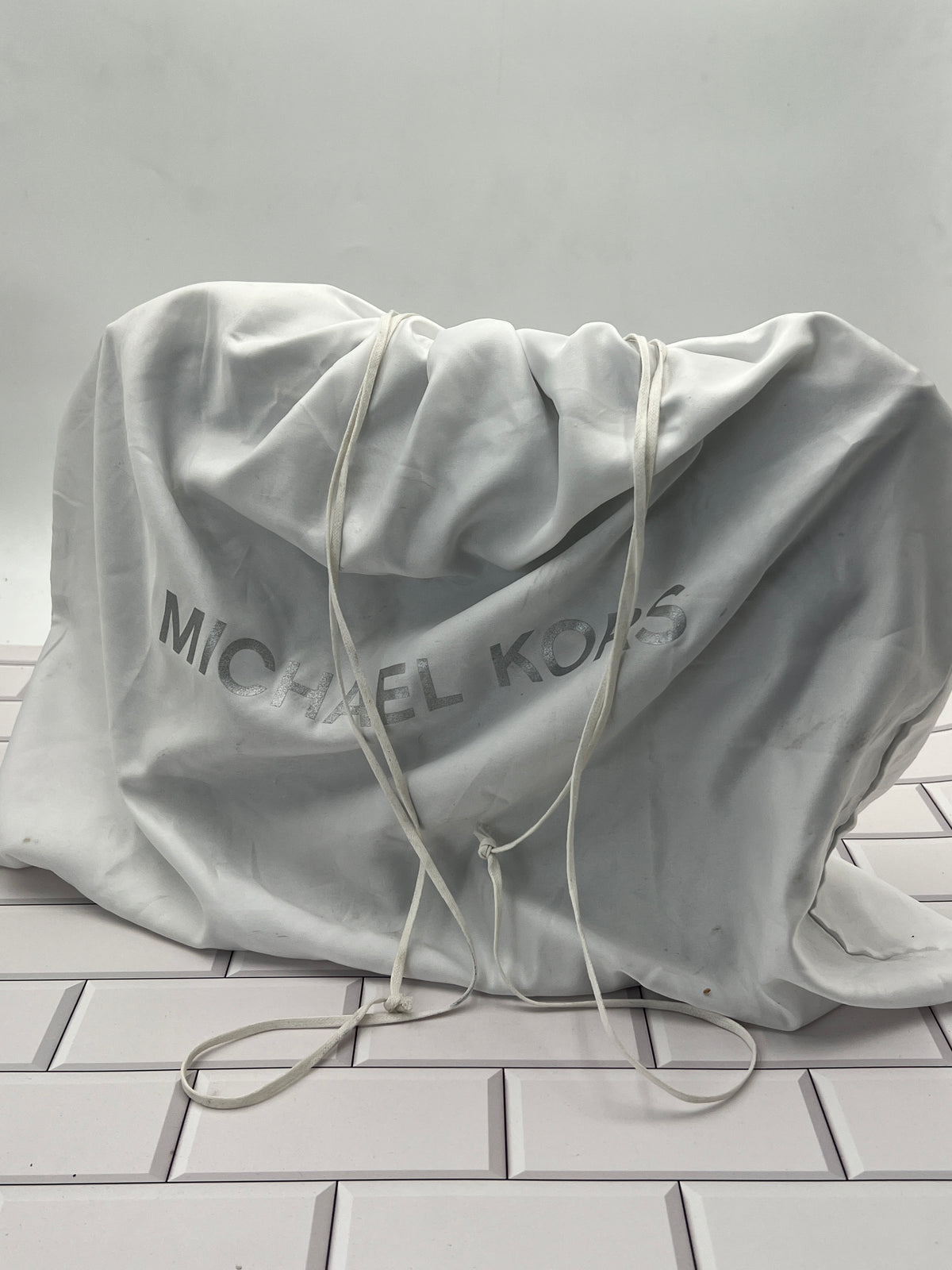 Michael Kors Charlotte Large Black Saffiano Leather Top-Zip Tote photo 6