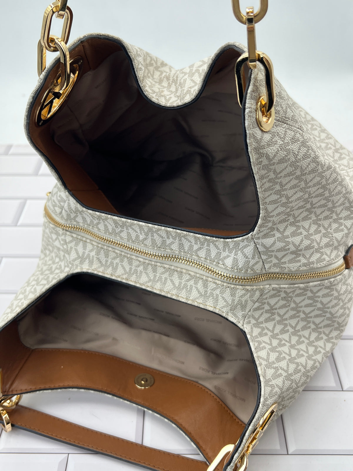 Michael Kors Lillie Large Signature Logo Shoulder Bag Vanilla photo 9