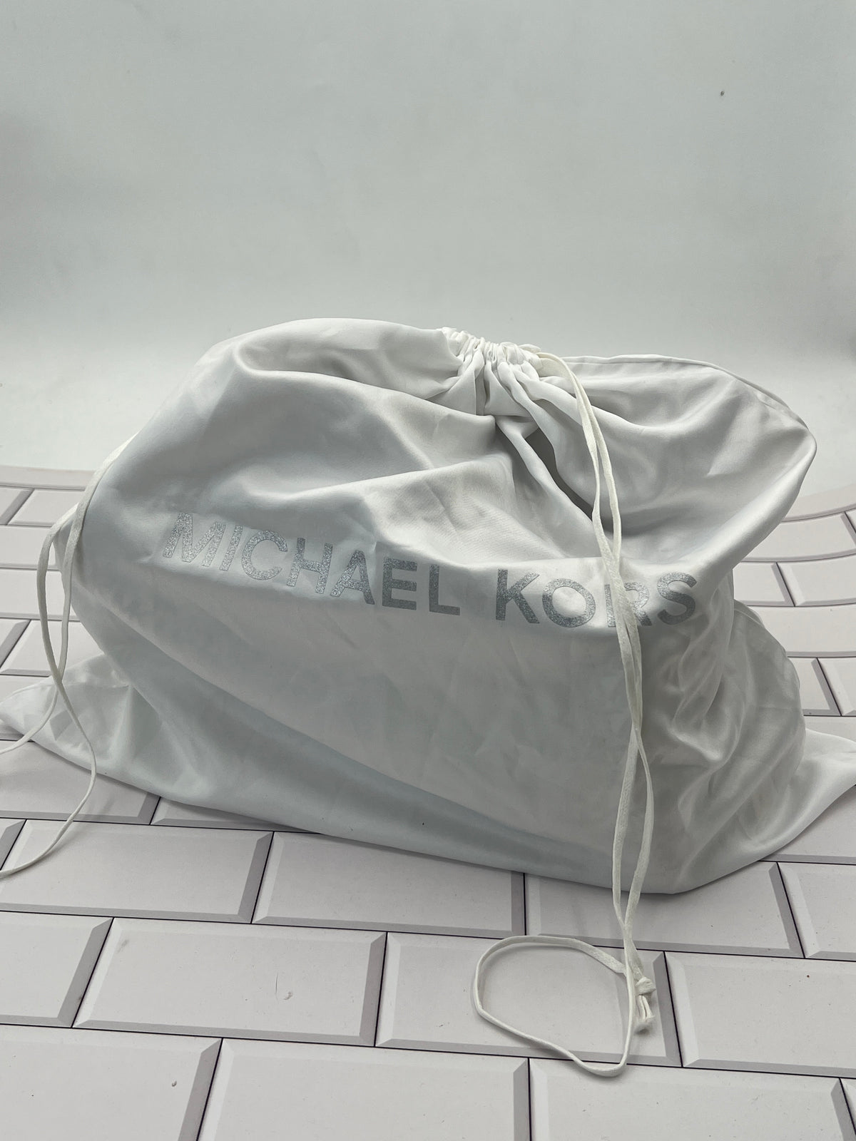 Michael Kors Lillie Large Signature Logo Shoulder Bag Vanilla photo 10