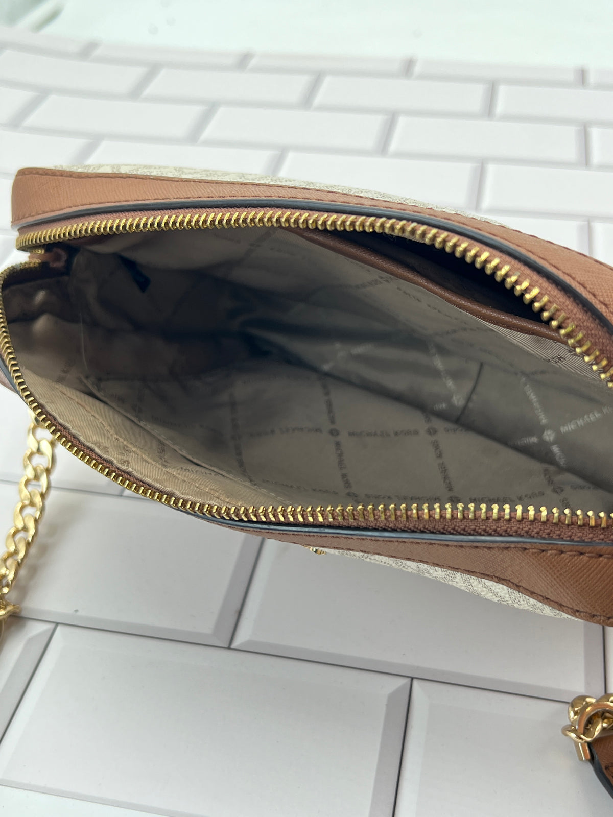 Michael Kors Jet Set Crossbody Purse - Vanilla photo 5