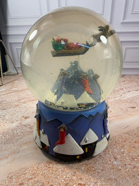 Dept 56 1991 Christmas Sleigh Snow Globe Waterball Music Box photo 2