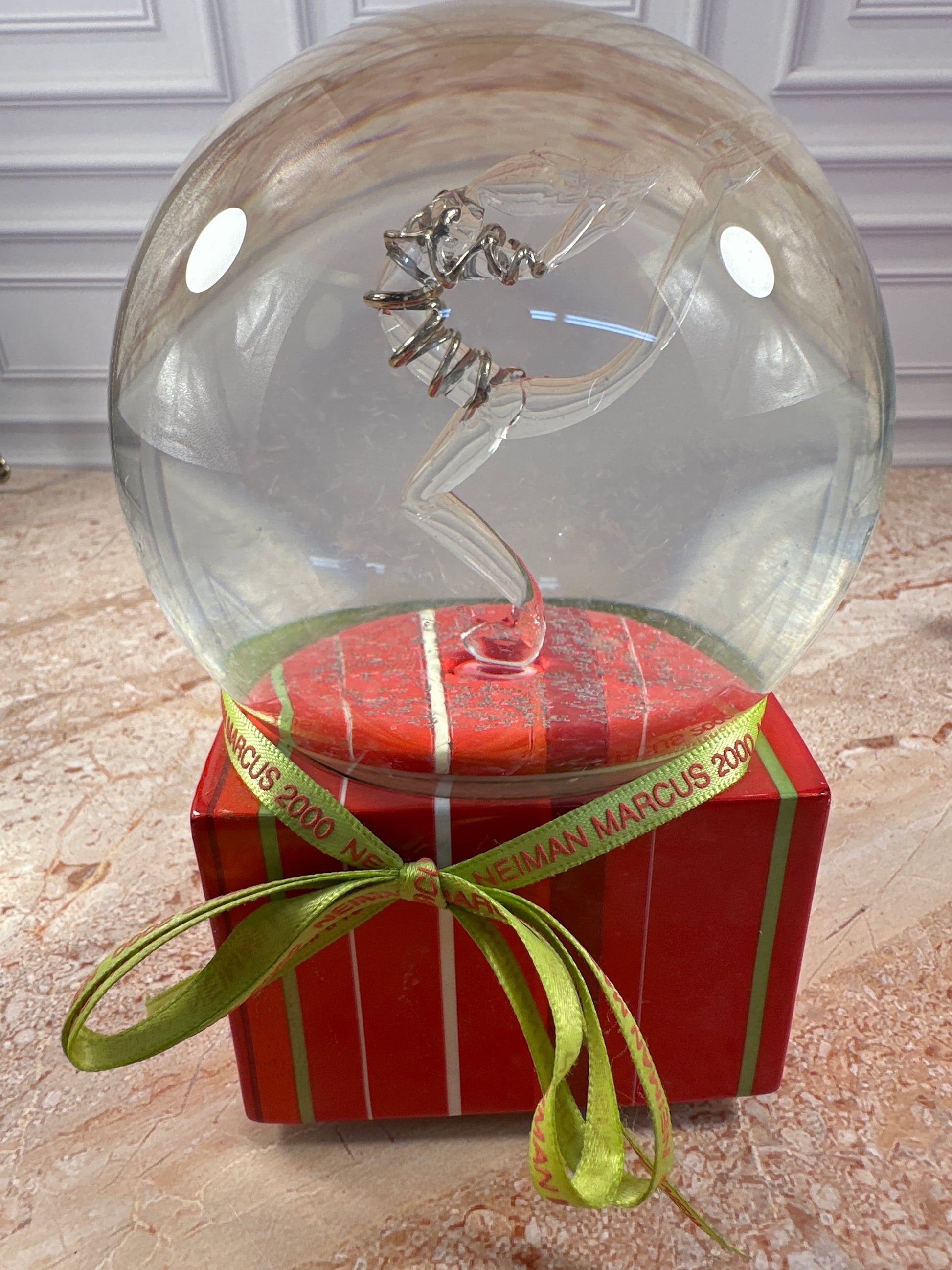 Department 56 Neiman Marcus 2000 Musical Skater Snow Globe photo 1